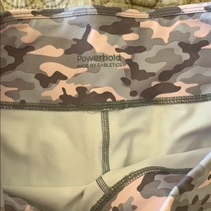 Fabletics Pants - Camo fabletics Fabletics Pants - Camo fabletics